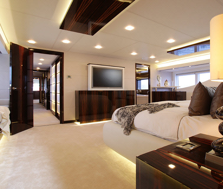 Tamsen Yacht  bedroom