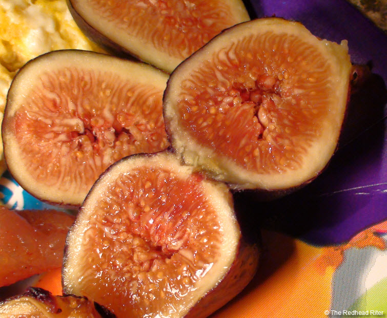 ripe figs cut in half