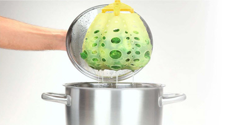 Fusionbrands FoodPod draining broccoli